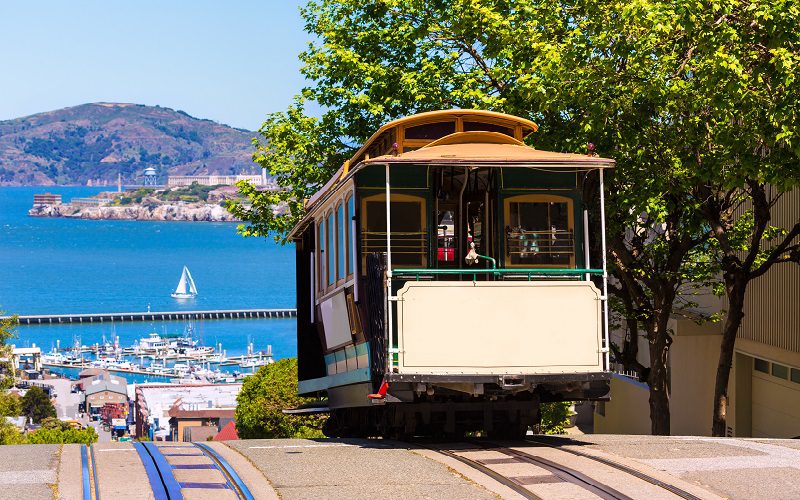 san francisco hyde street cable car with sea in the back