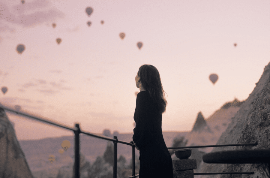 A labor & delivery travel nurse looking at hot air balloons